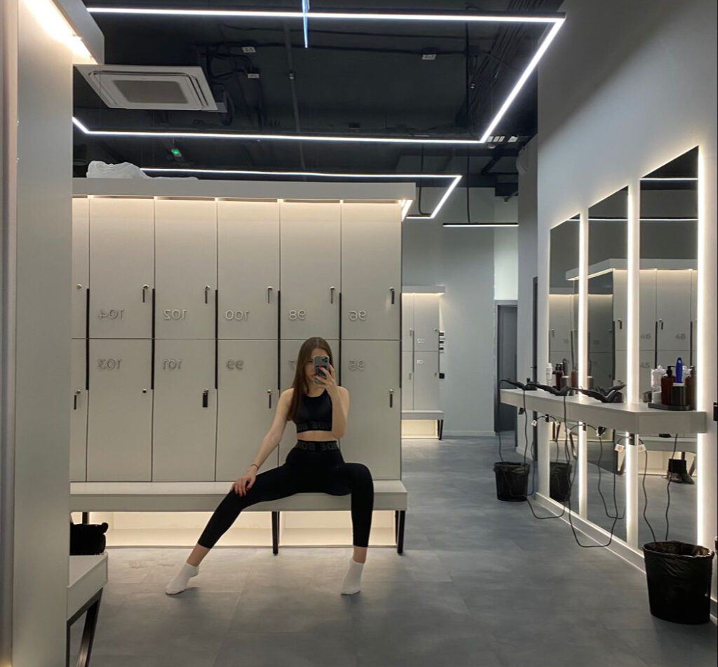 Phòng Locker đầy đủ tiện ích sạch sẽ